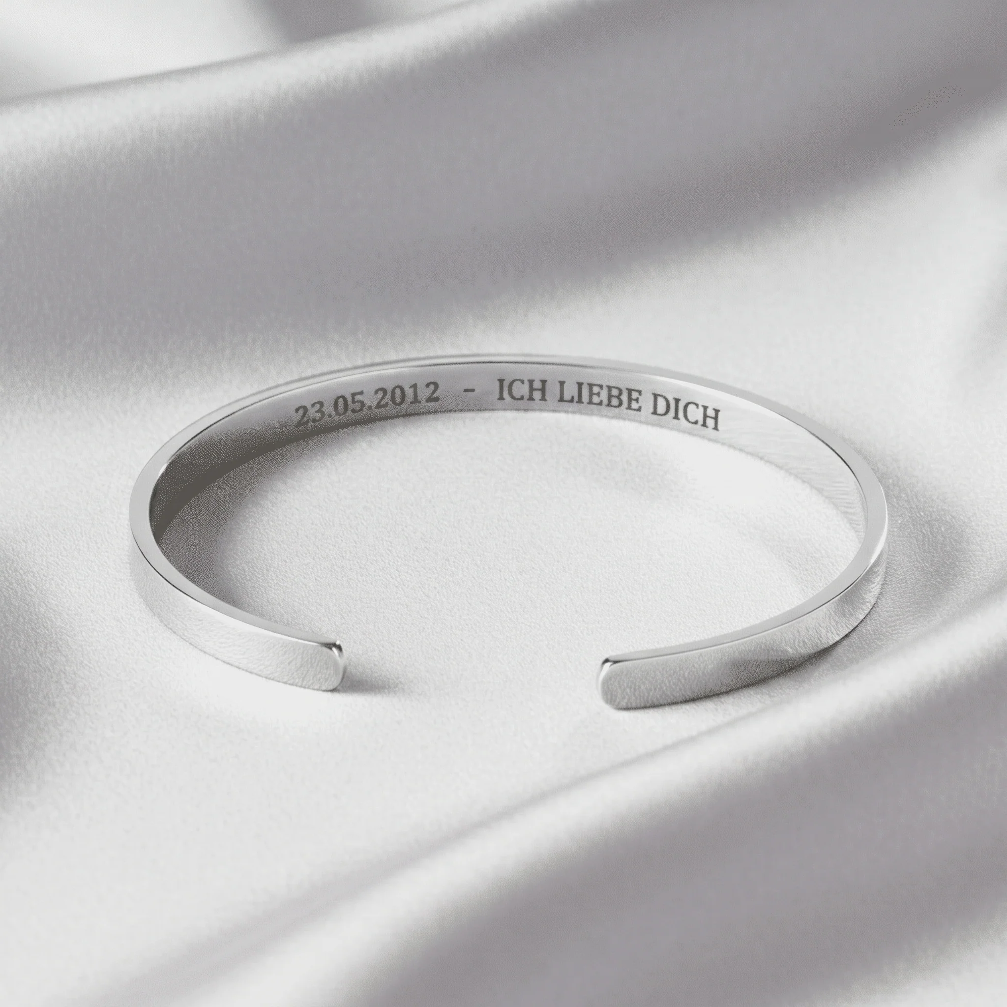 Gravierter Armreif aus Silber - Image 3