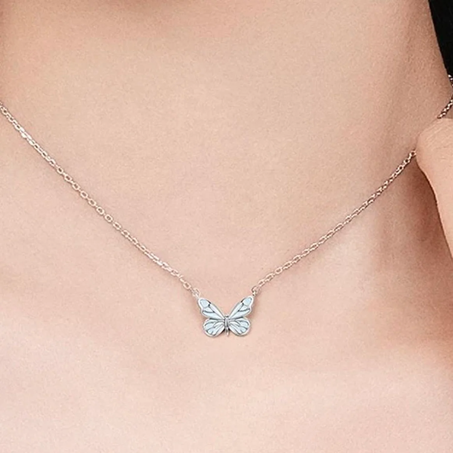Collar Mariposa Azul Radiante - Image 2