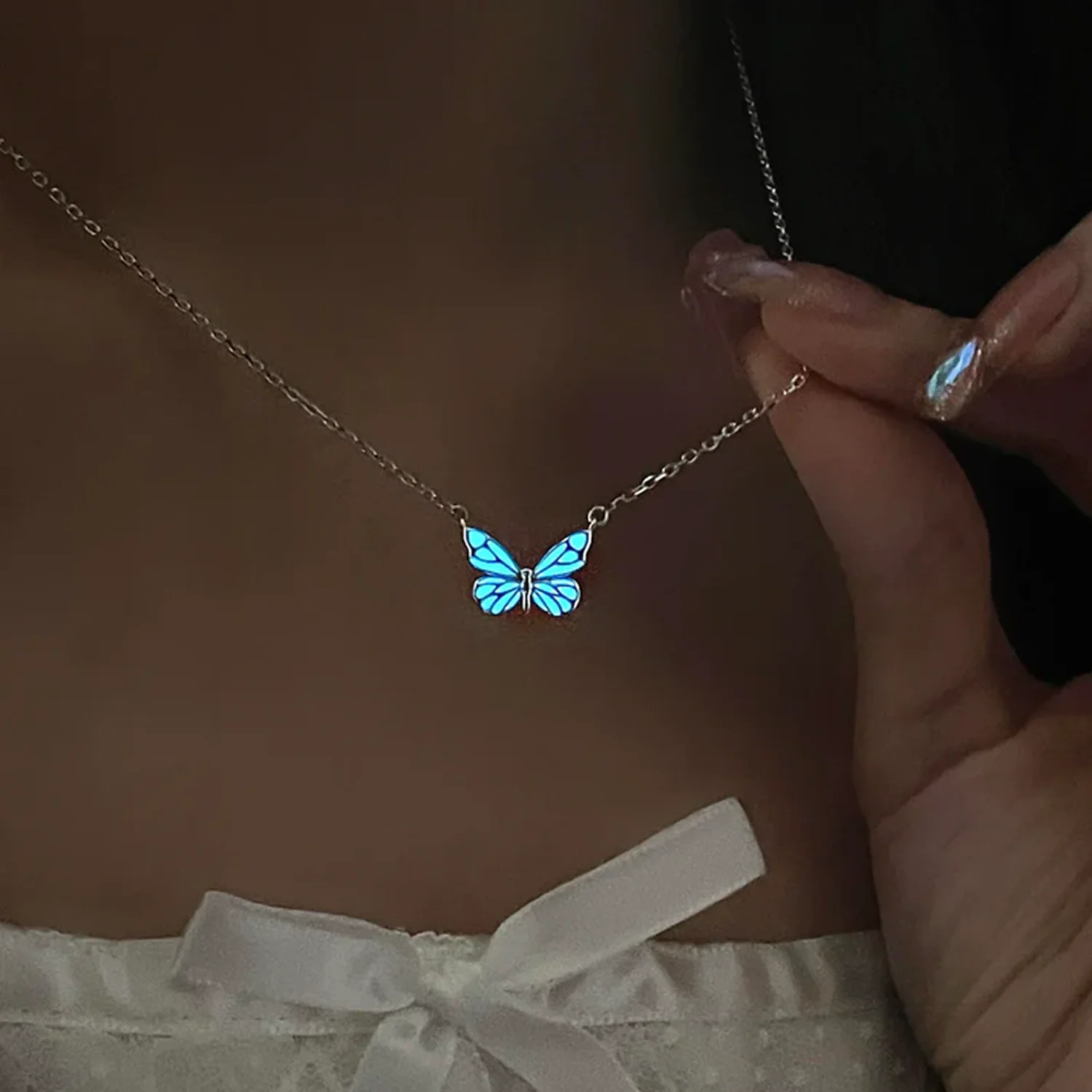 Collar Mariposa Azul Radiante - Image 4